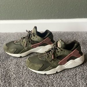 ❌SOLD❌Nike Air Huarache Run Olive Rose Gold